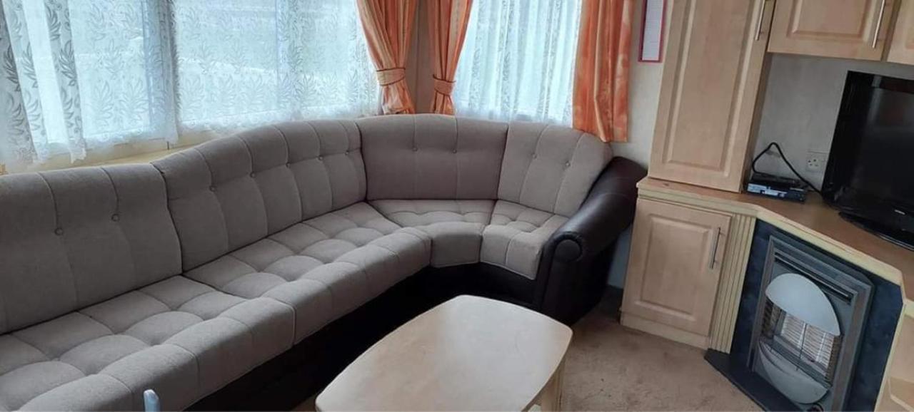 Captivating 3 Bed Caravan In *