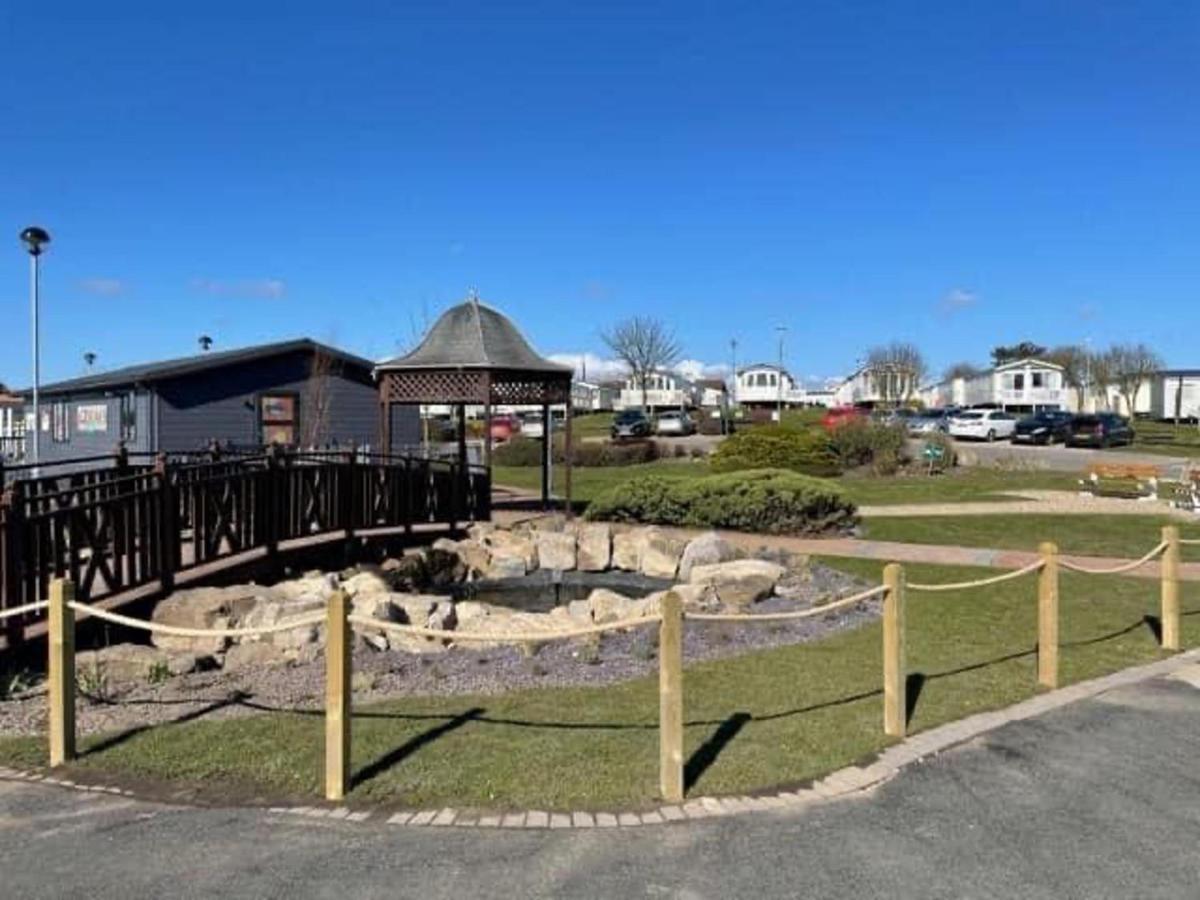 Apartment Captivating 3 Bed Caravan In *